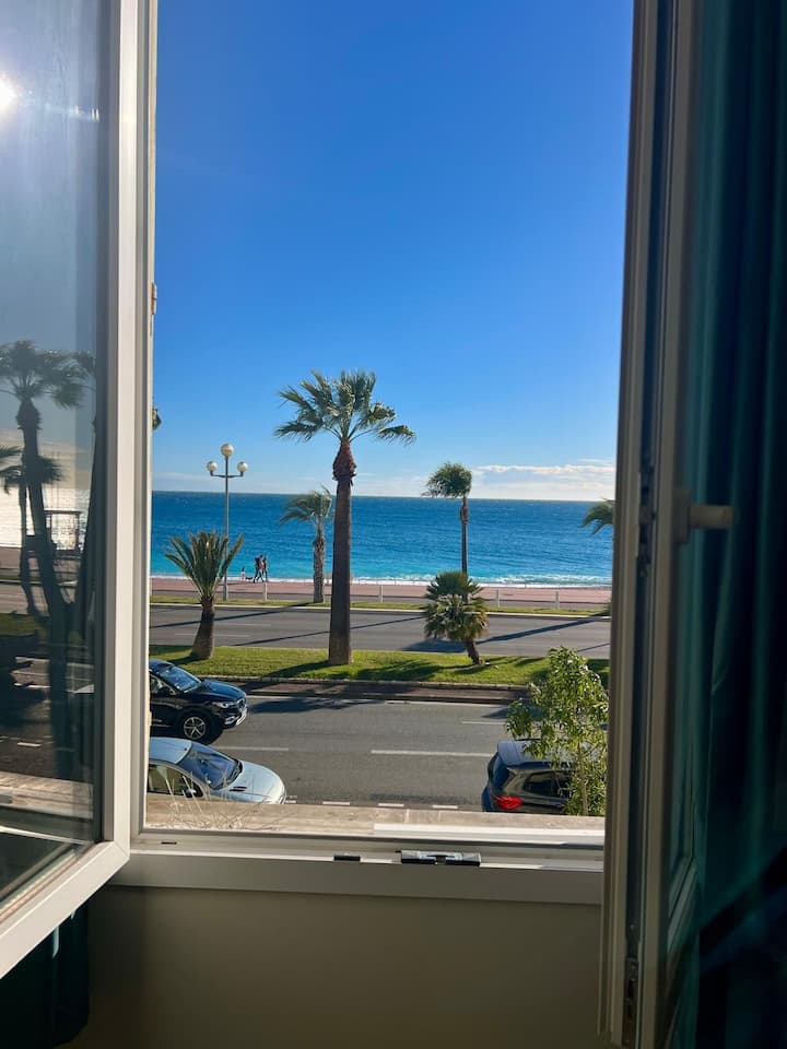 Chambre avec décoration moderne